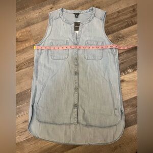 Eddie Bauer Blue sleeveless button down Tencel top sz Medium NWT